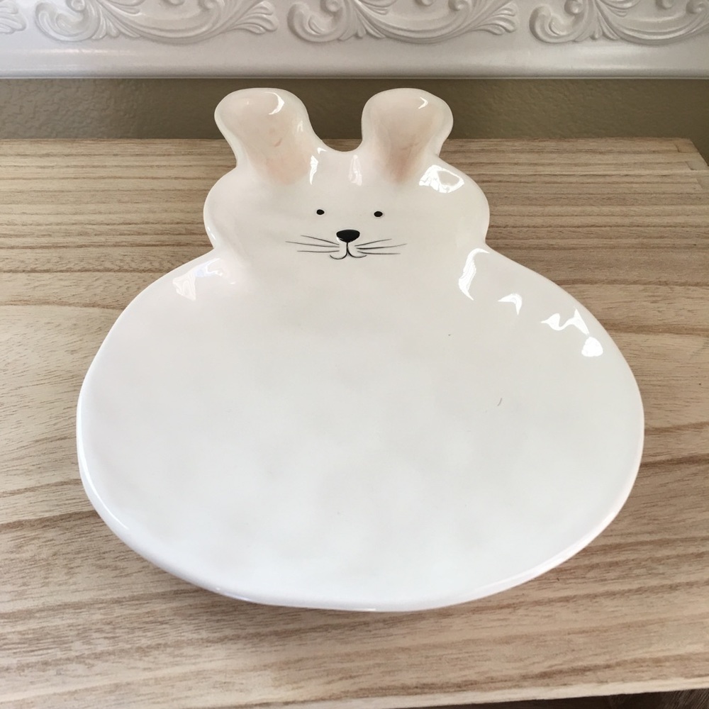 Bunny Easter Dimples Plate. Pairs with Rae Dunn